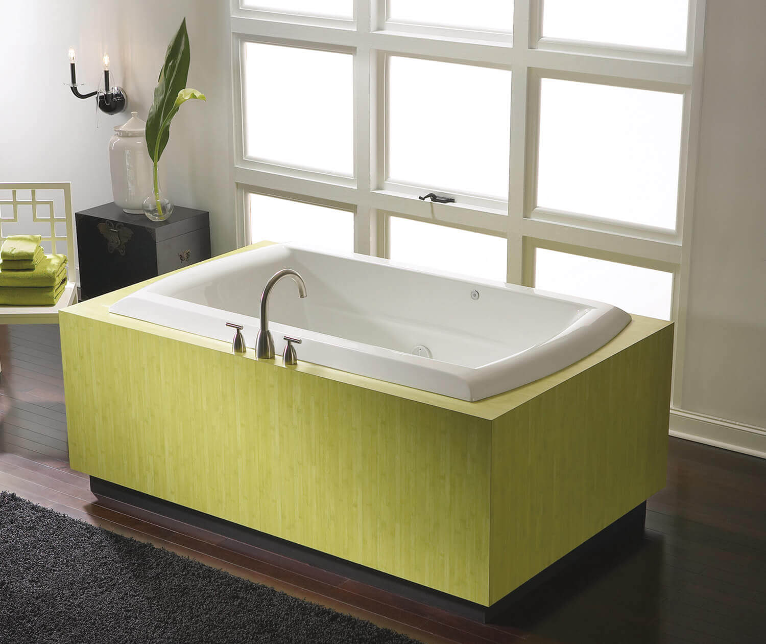 https://assets.aquaticbath.com/image/upload/websites-product-info-and-content/aquatic/product-info/bathtubs/ac003309/images/aquatic-ac003309-wh-3.jpg